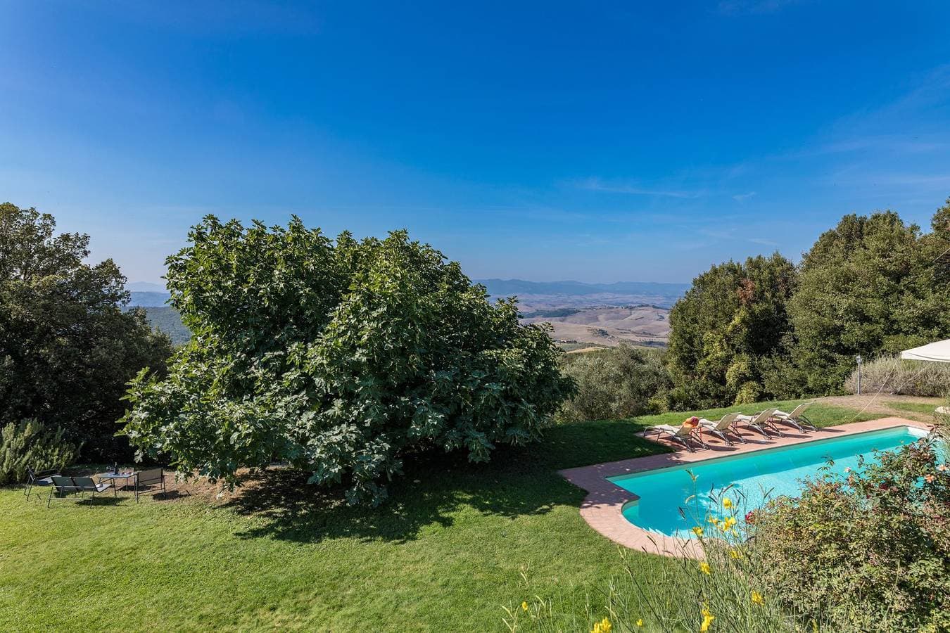 Foto 8 von 44: Villa für 8 Personen mit Pool