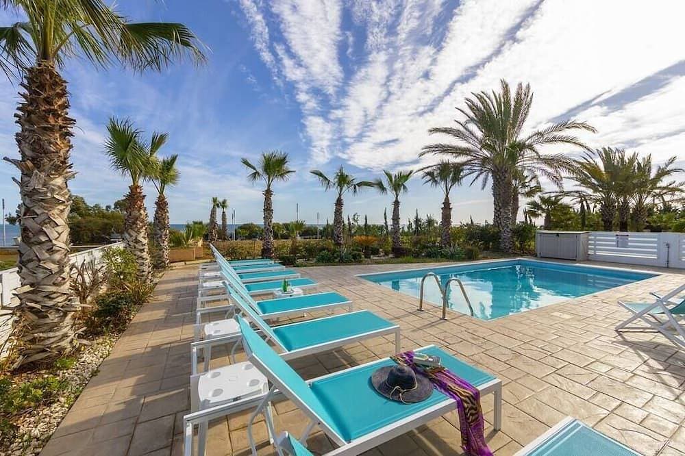 Foto 13 von 30: Wirklich spektakuläre FirstLine Sea Front Villa im schönen Dorf Pervolia