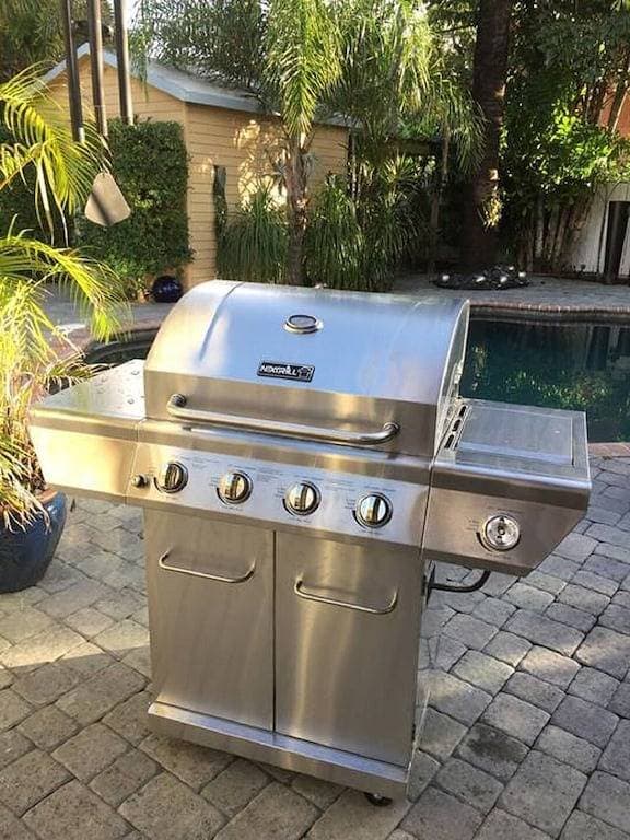 Foto 8 von 19: Ein sauberes, modernes Apartment mit Pool in einem sicheren Viertel von Fort Lauderdale.