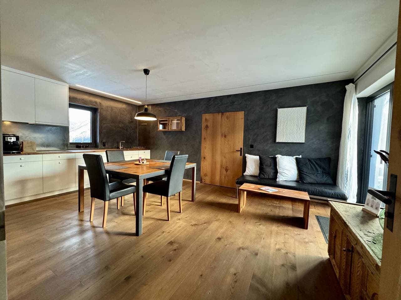 Foto 3 von 52: Chasa Vital - Hochwertige Ferienwohnung mit elegantem Ambiente in Sent
