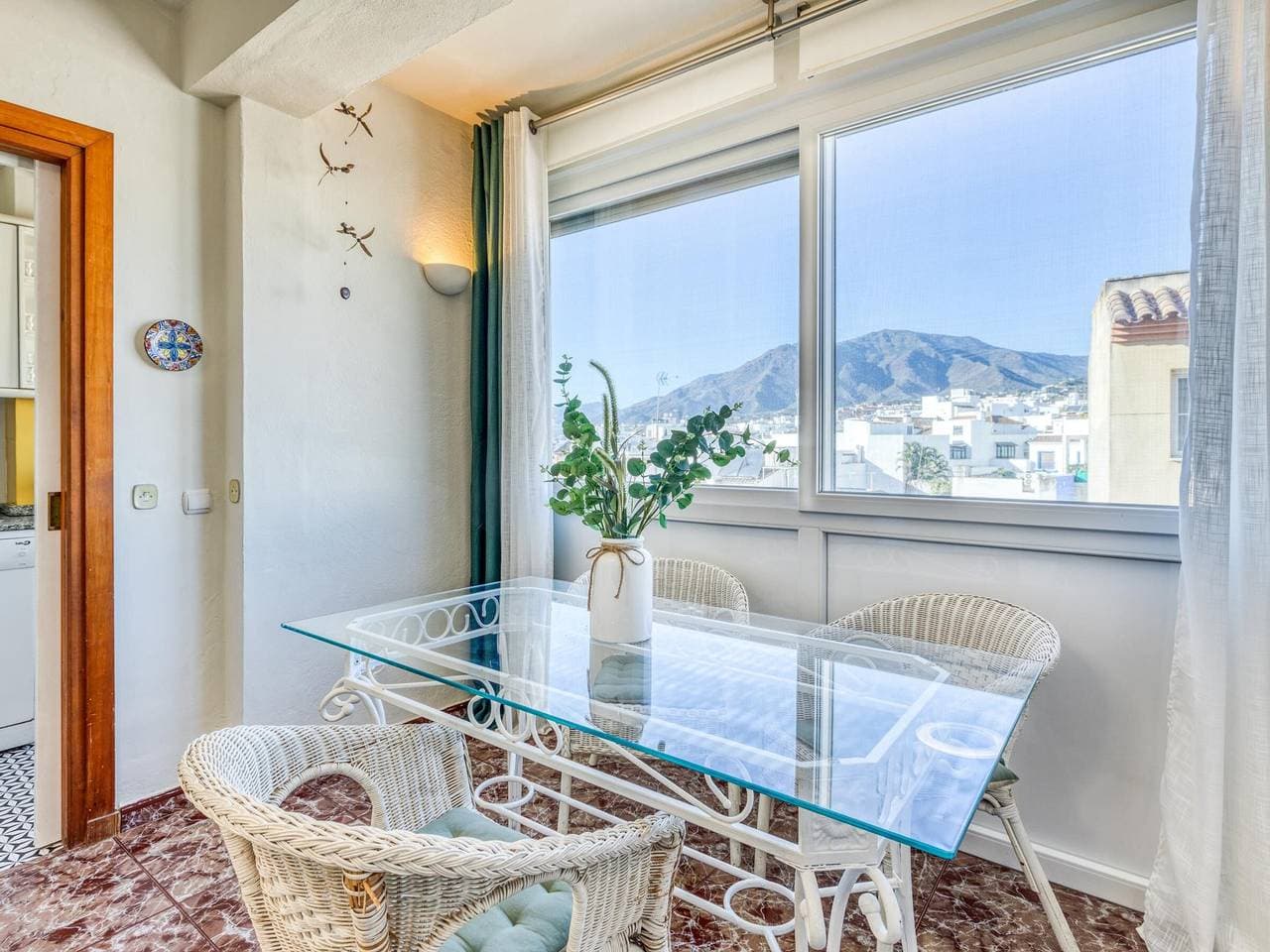 Foto 6 von 12: Zentrales Apartment mit Wohnzimmer, Küche, Schlafzimmer und Bad - Estepona