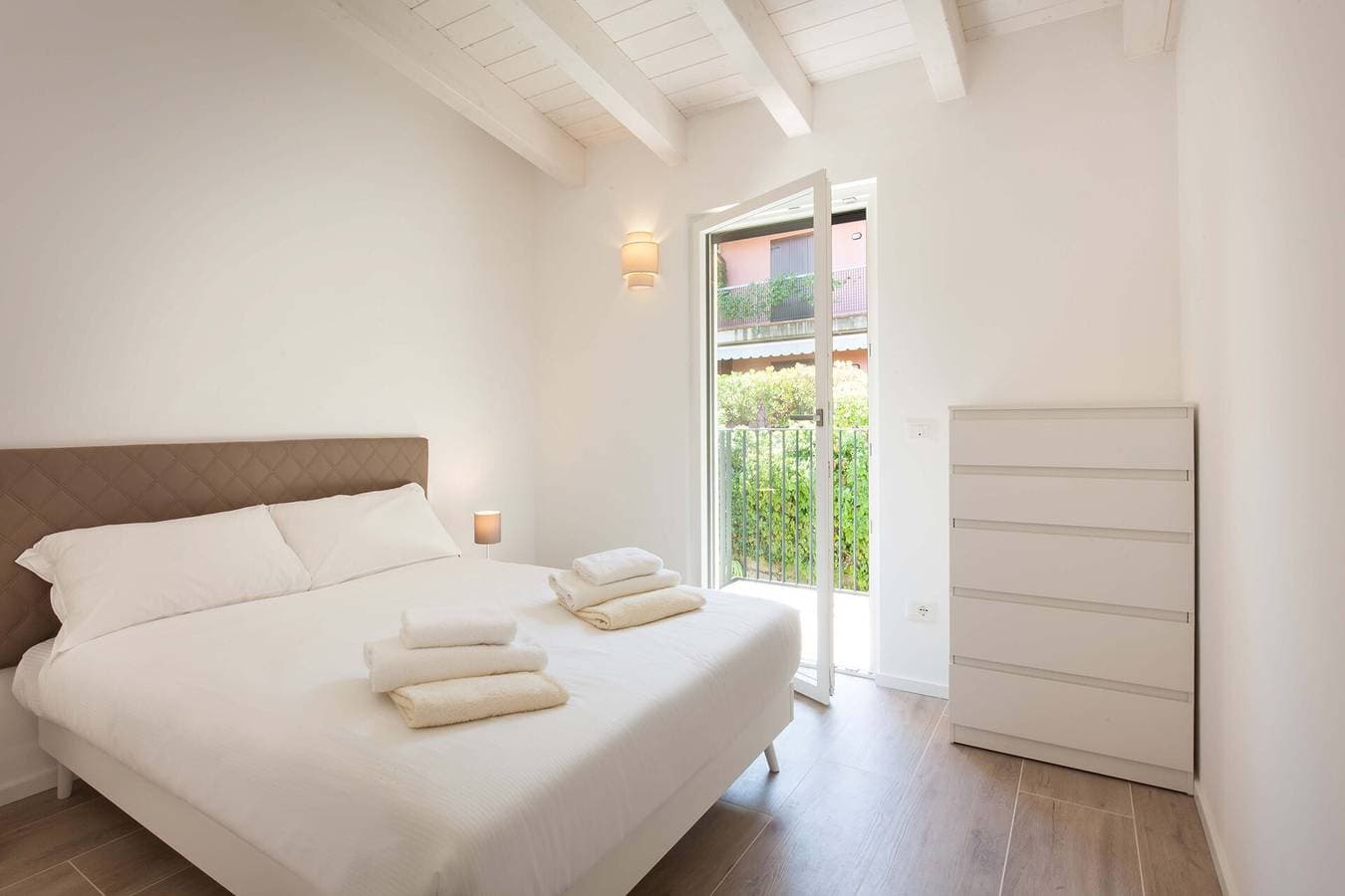 Foto 7 von 18: Pèler Apartment: Modernes Design, Traumhafte Aussicht und Komfort in Brenzone