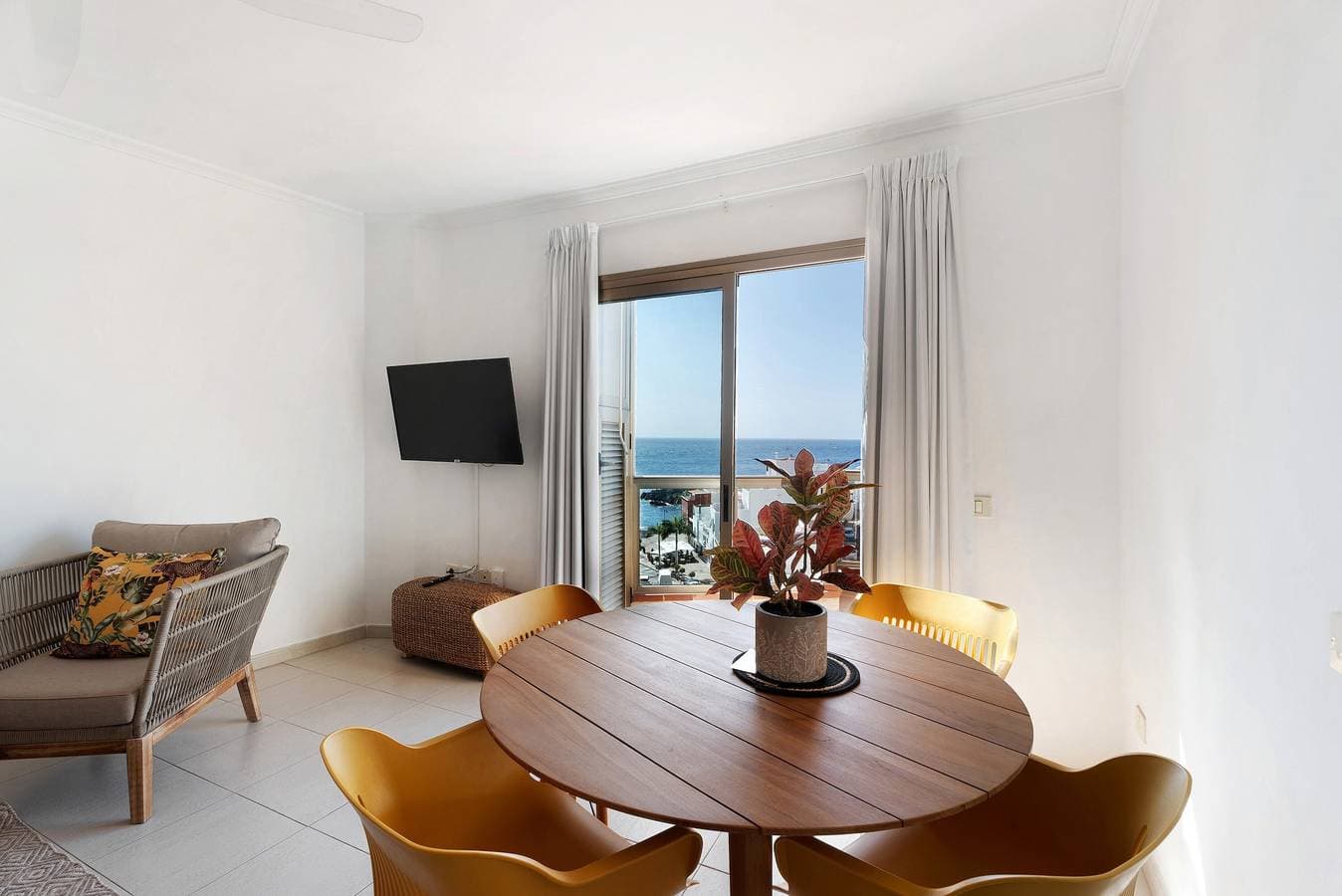 Foto 3 von 30: Ferienwohnung 'Ático Bellavista Alcalá' mit Privatterrasse und WLAN