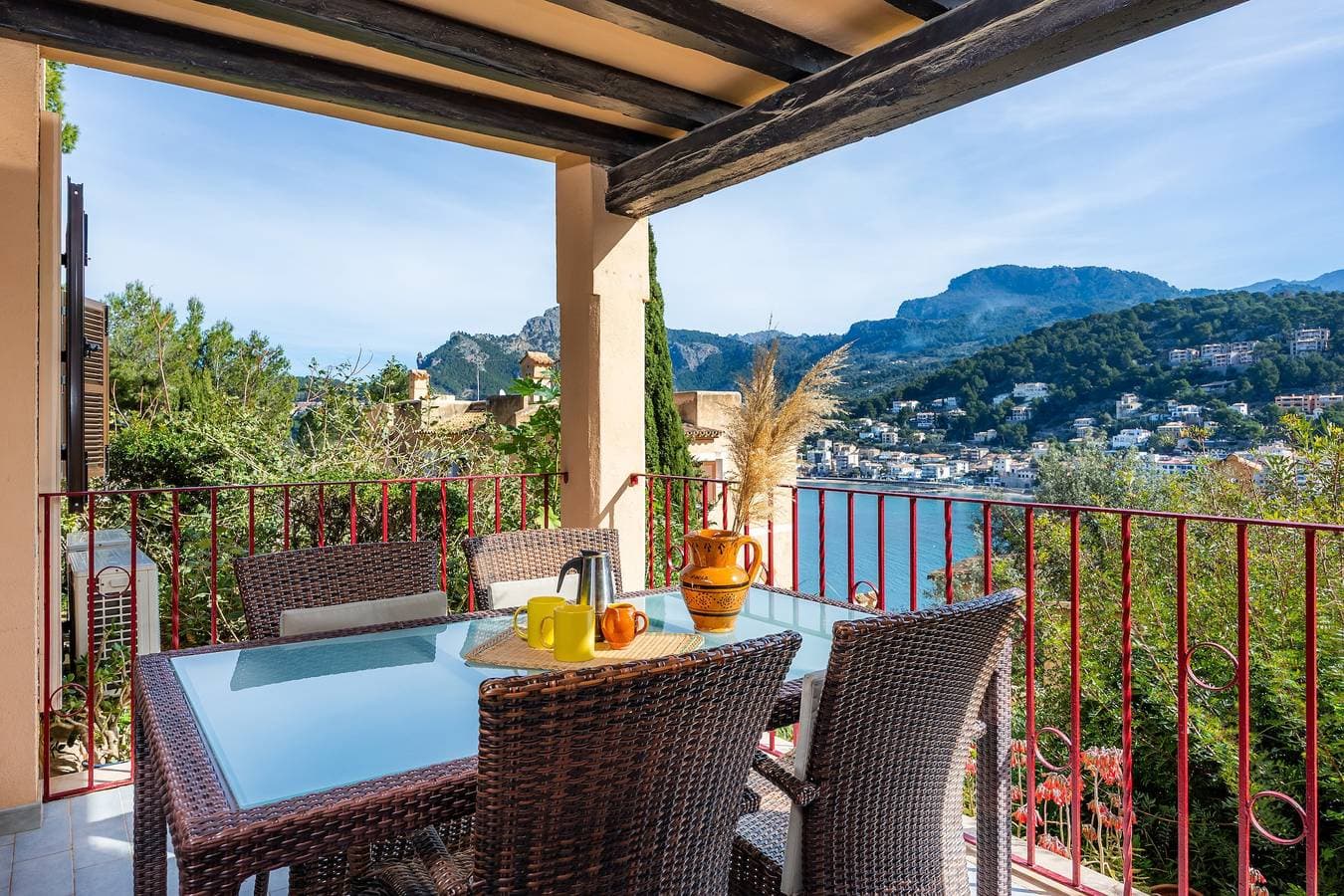Foto 2 von 39: Renoviert 2026! Klimatisierte Wohnung mit Meerblick, Gemeinschaftspool und WLAN in Port de Sóller