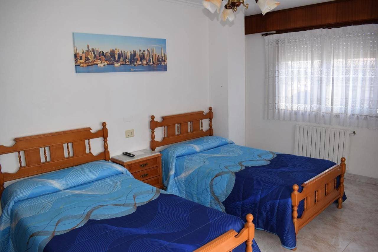 Foto 5 von 9: Standard Twin Room with Shared Bathroom