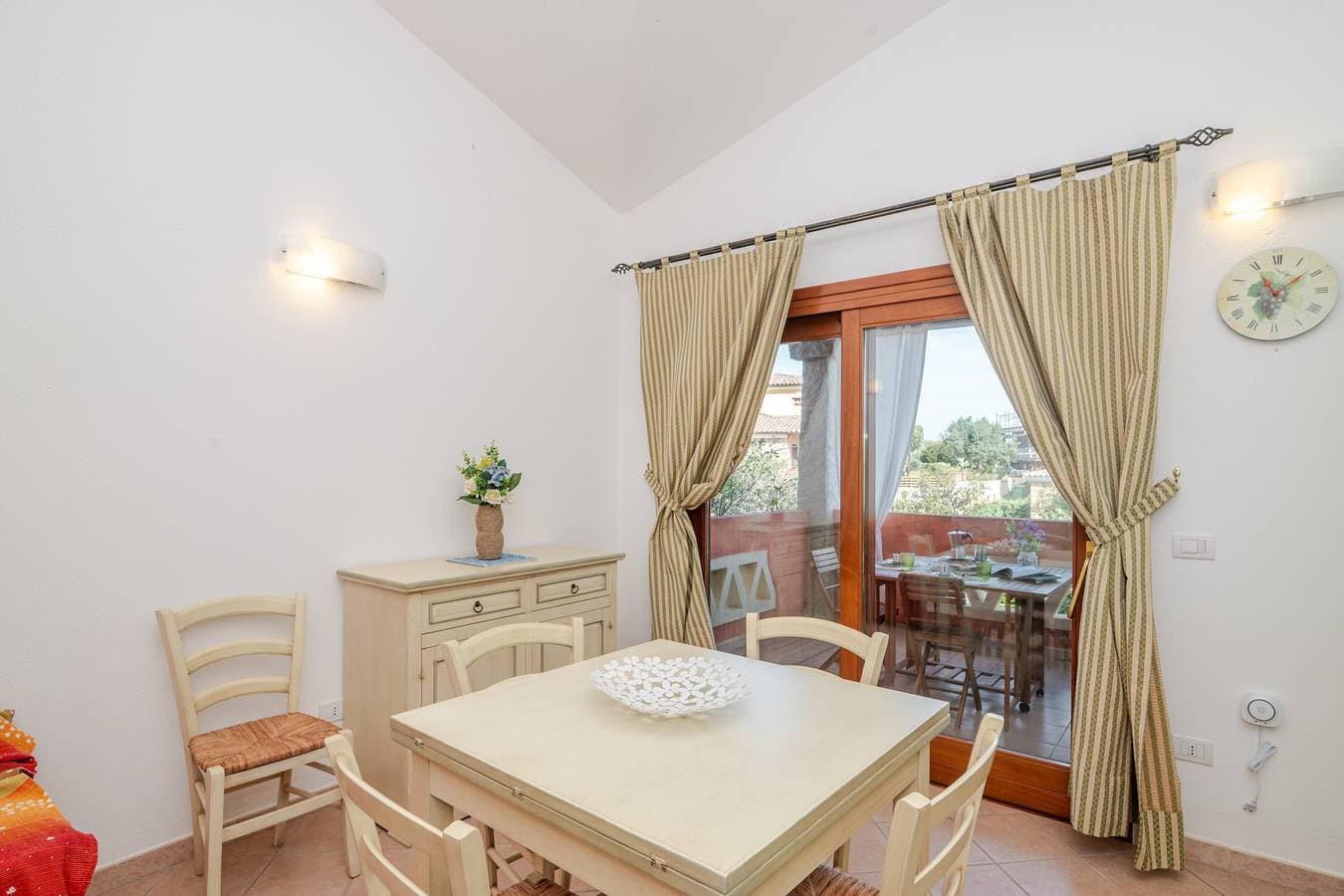 Foto 9 von 26: Apartment 'Trilocale I Graniti San Teodoro' mit privater Terrasse und Klimaanlage