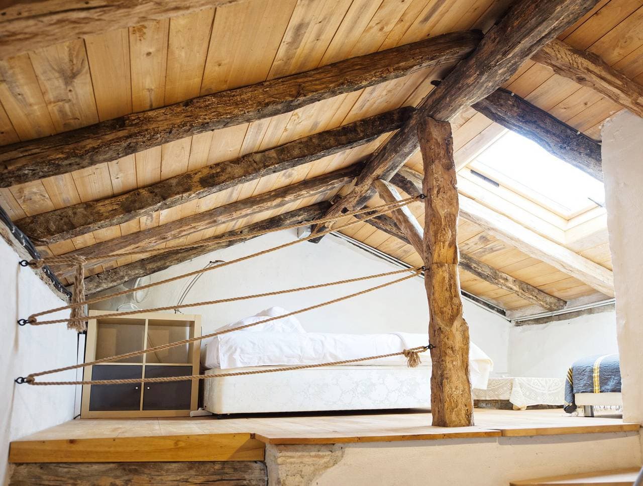 Foto 10 von 23: Gemütliches, ruhiges Steinhaus mit Pool und privatem Garten