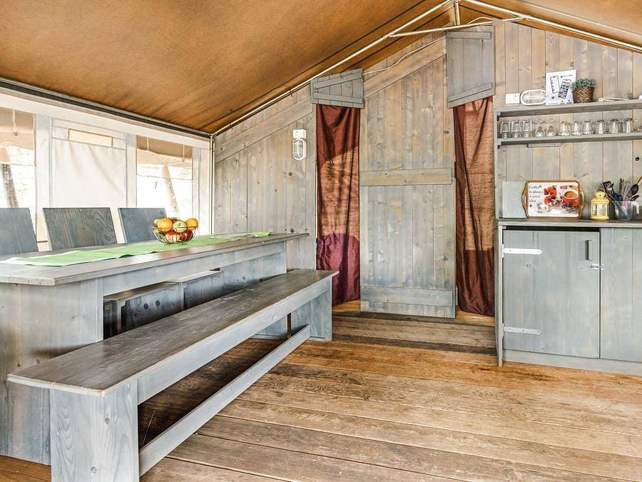 Foto 7 von 51: Naturist Camping Solaris - Safarizelt 5 personen - Safarizelt Luxe