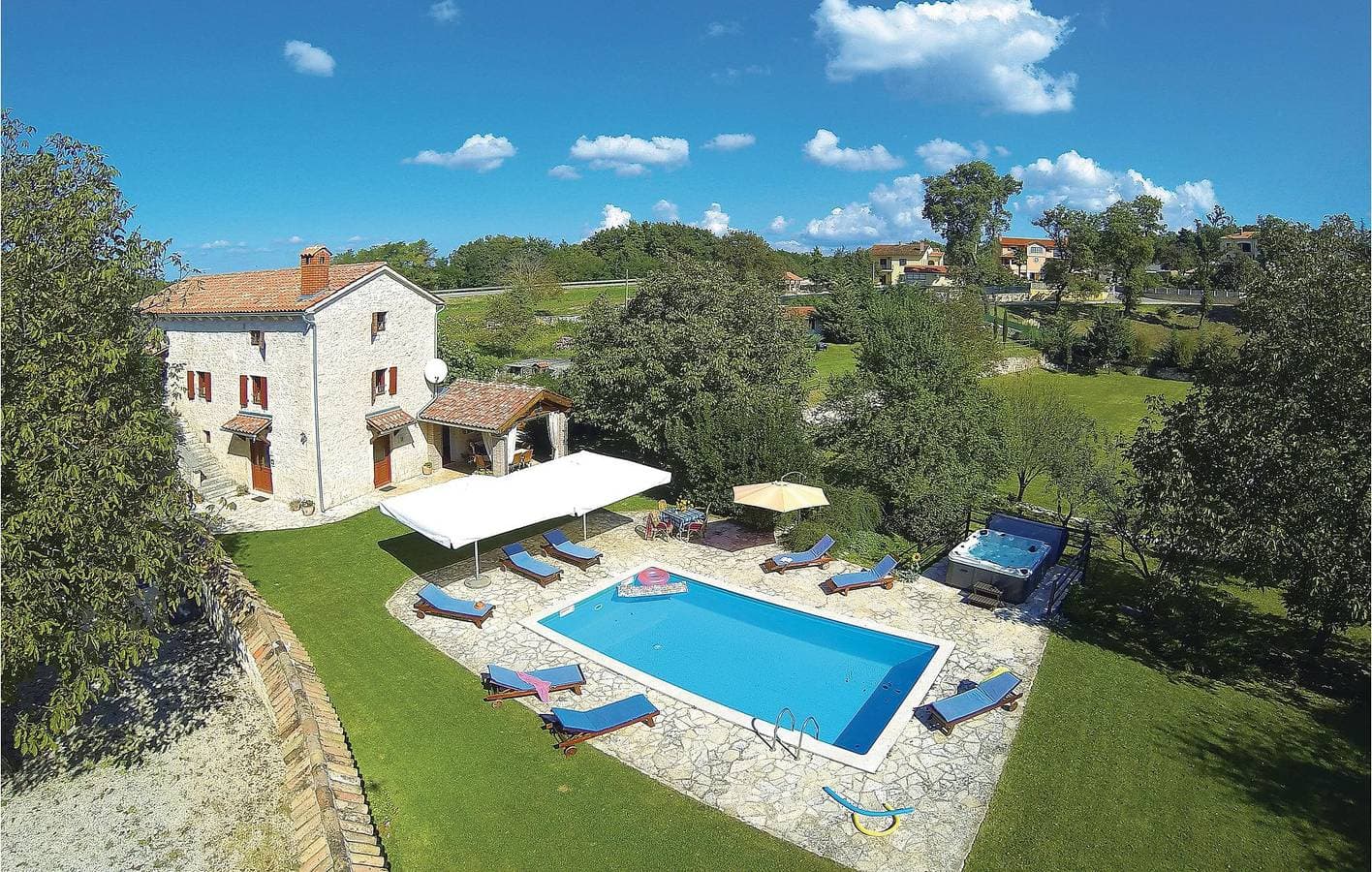 Foto 3 von 53: Gemütliche Ferienwohnung mit Pool und Terrasse in Jakovici – 600 m vom Stadtzentrum entfernt
