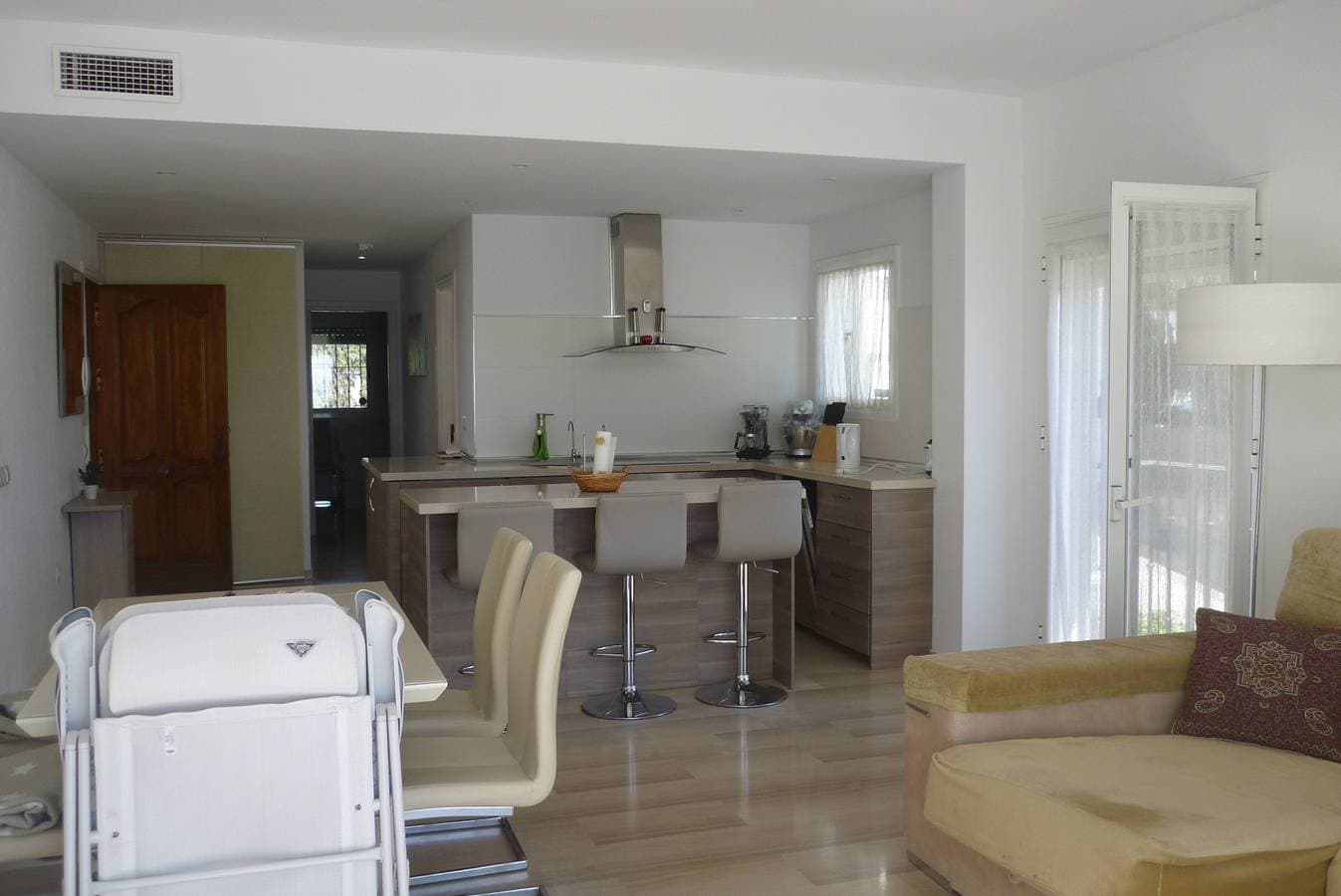 Foto 4 von 18: Fantastic Beachfront Apt El Faro - Arkadia Beach 8