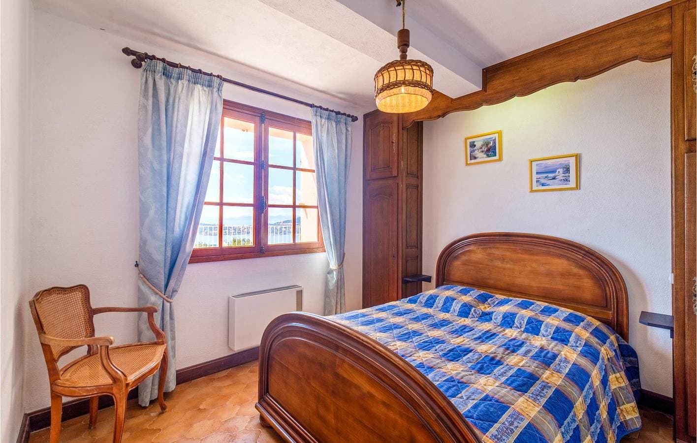 Foto 6 von 21: 1km zum Strand von Anthéor: Pool, Terrasse, Parkplatz, WiFi