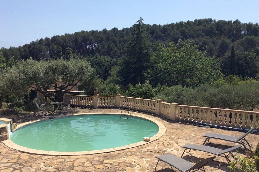 House in Provence, 15 minutes from the beach, 20 minutes from Aix and Marseille. 1