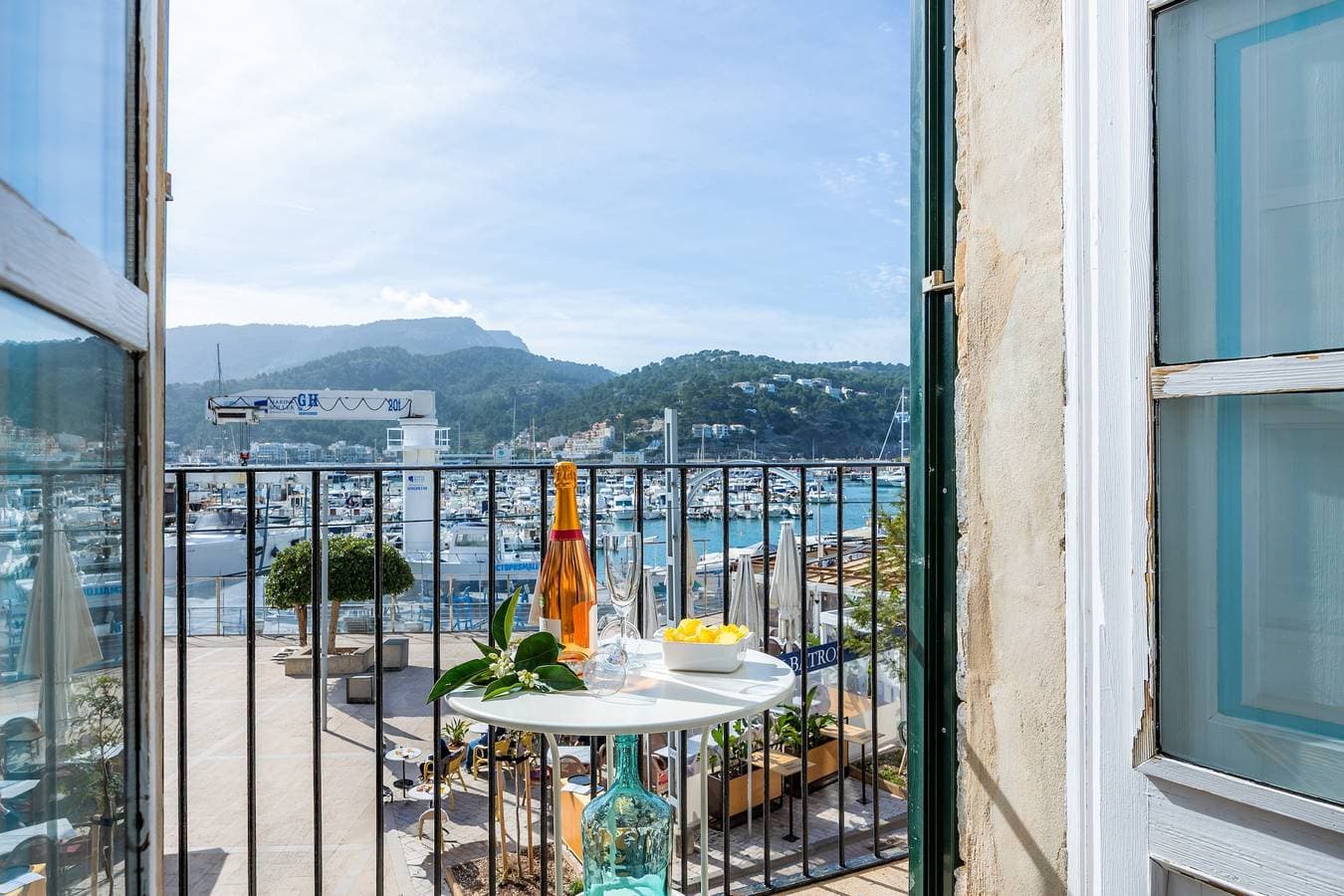 Marina 48 Seafront Apartment 1