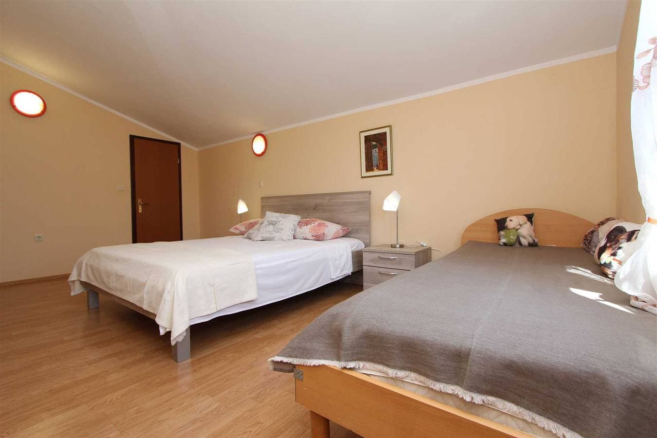 Dino Ferienwohnung mit 1 Schlafzimmer 20 1