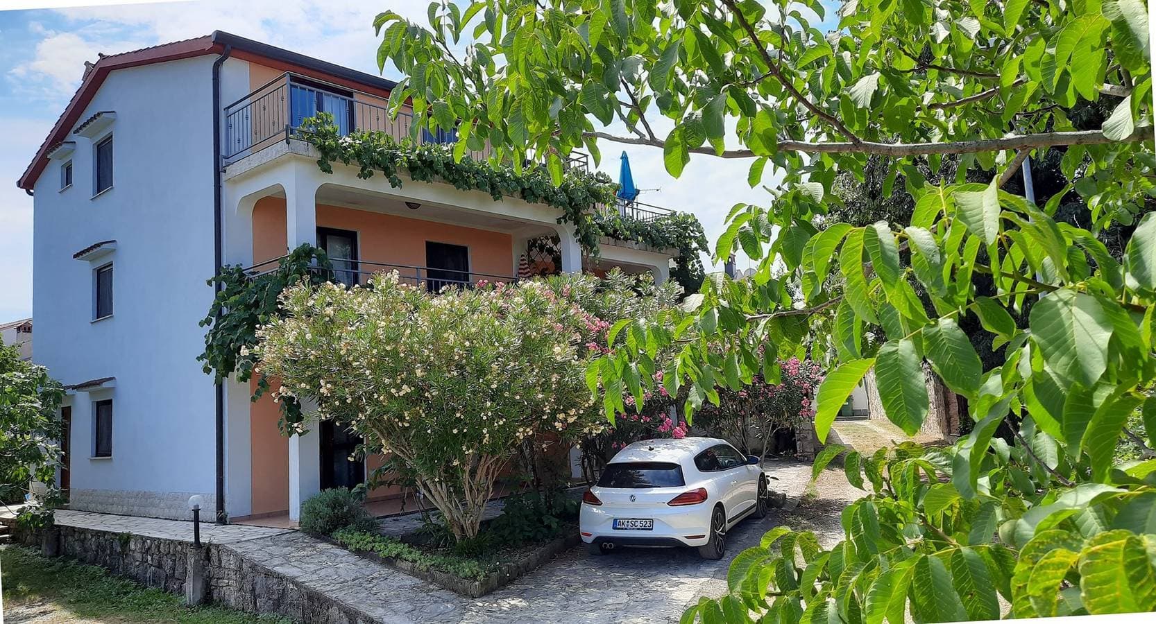 One bedroom apartment with large balcony and partial sea view 1