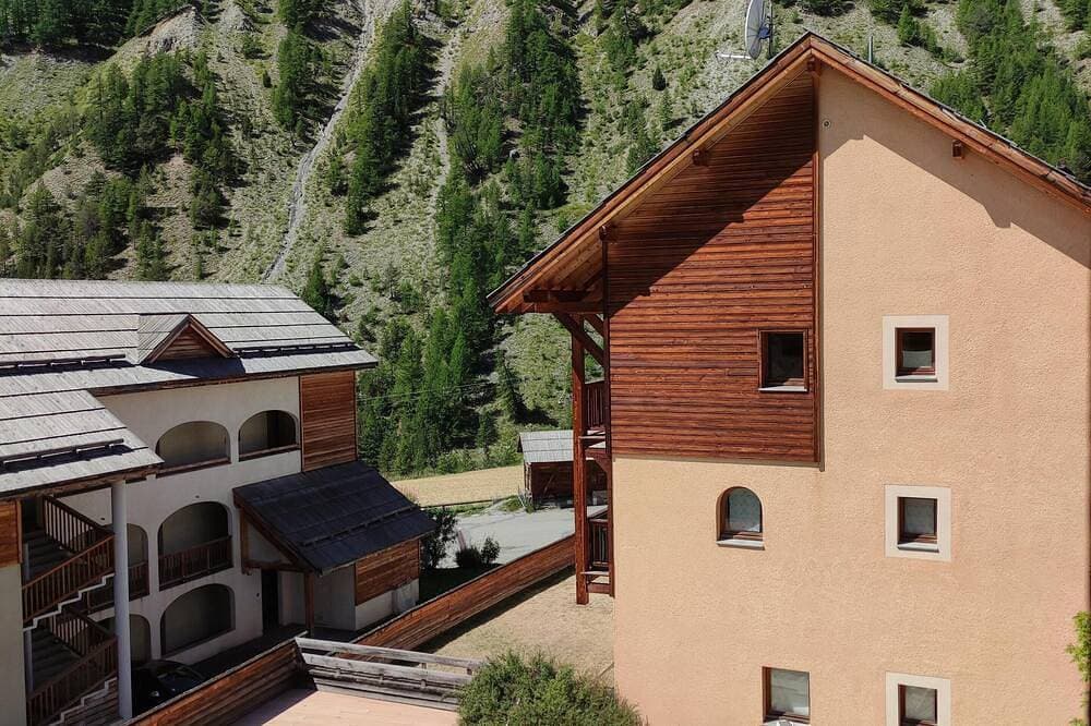 Foto 8 von 30: Mountain apartment ⭐️⭐️⭐️ heated pool, ski slopes 100m away.