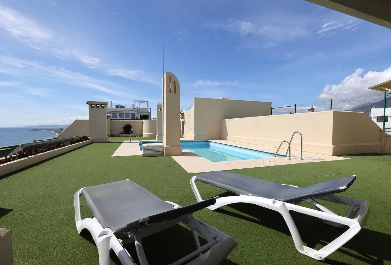 Foto 2 von 28: "Ferienwohnung- Auto inklusive" Am Strand mit Meerblick, Pool, WLAN, Klimaanlage & Balkon