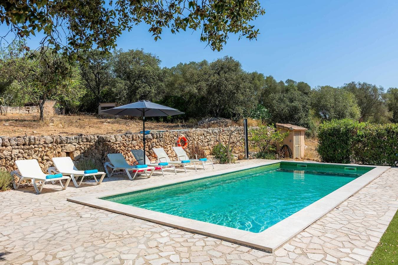 Foto 2 von 45: Can Gallot De Punxuat – Pool, Bergblick, WLAN & Klimaanlage