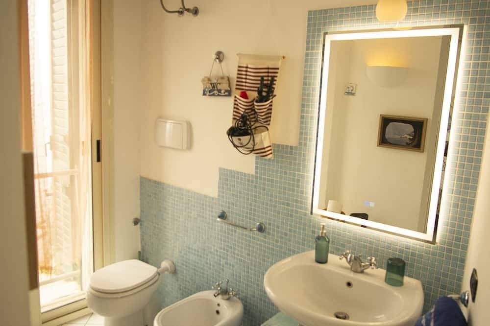 Foto 6 von 30: Romantische Villa für 2 Personen, mit Blick auf das Meer, in einer natürlichen Klippe.