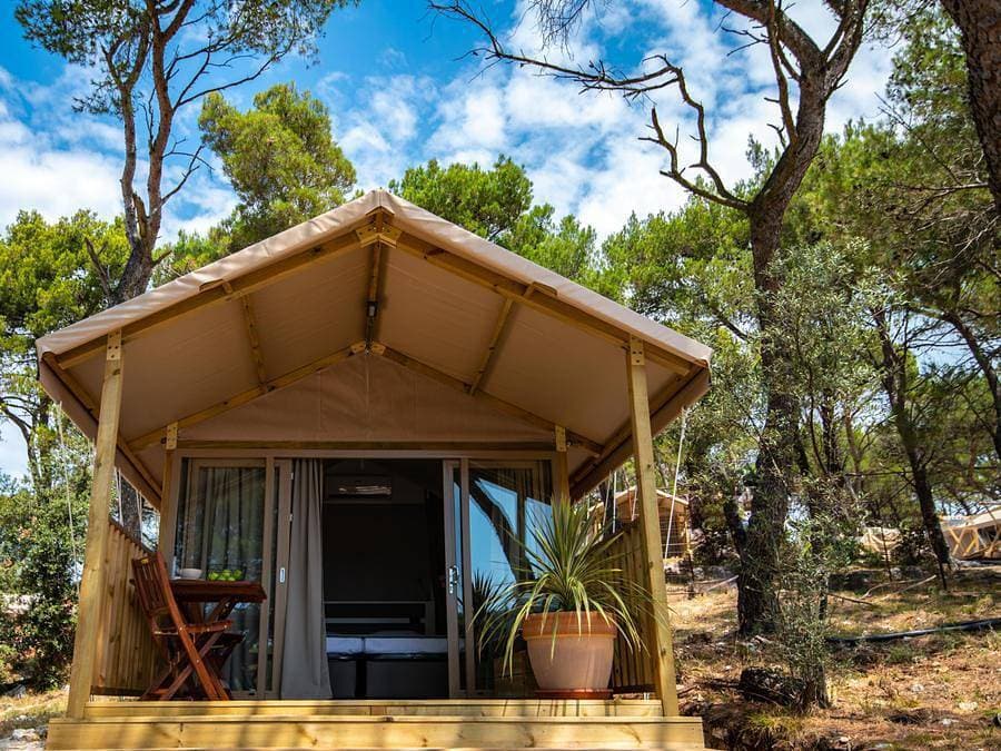 Foto 1 von 33: Arena One99 Glamping - Zelt 2 personen - Mini-Lodge
