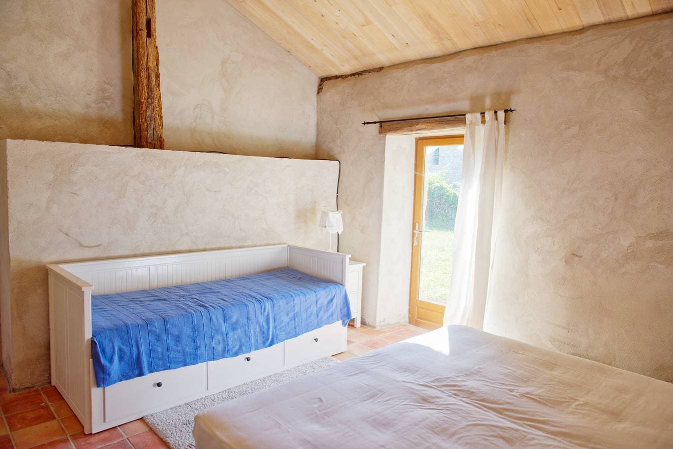 Foto 9 von 23: Gemütliches, ruhiges Steinhaus mit Pool und privatem Garten