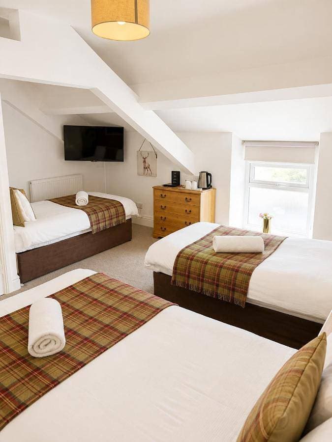 Foto 3 von 12: Triple Room with Private Bathroom