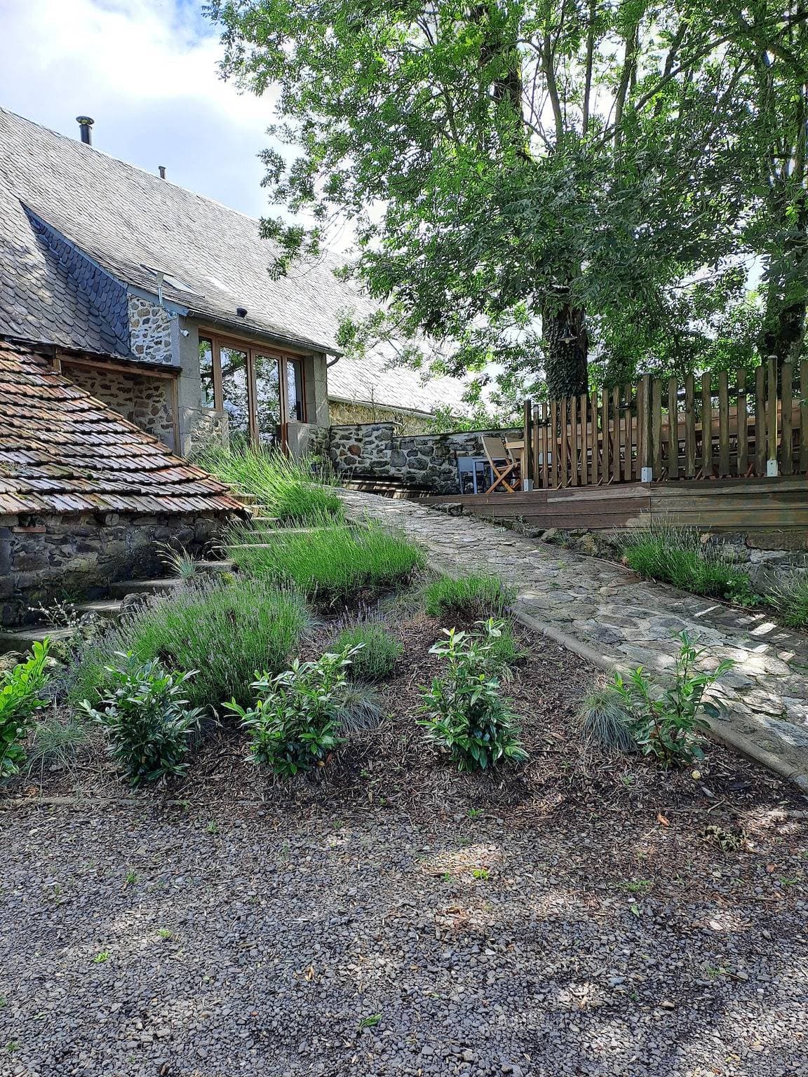Foto 7 von 12: Gästezimmer „La Trouverie - Zimmer 3“ mit Terrasse, Gemeinschaftsgarten und WLAN