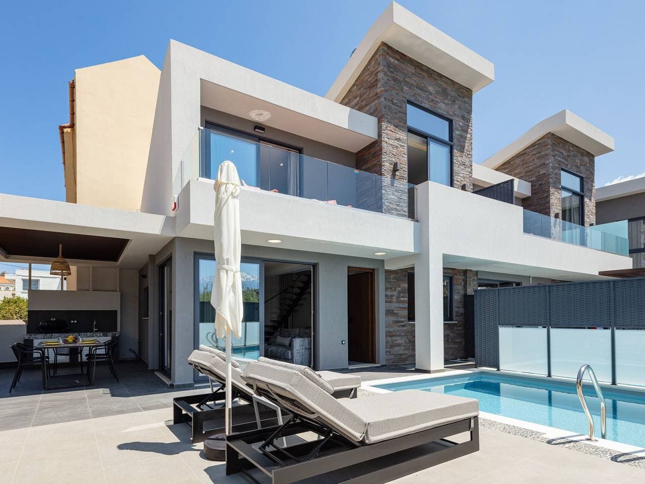 Foto 3 von 30: VillAgioi I - Privater Pool und 450m zum Sandstrand