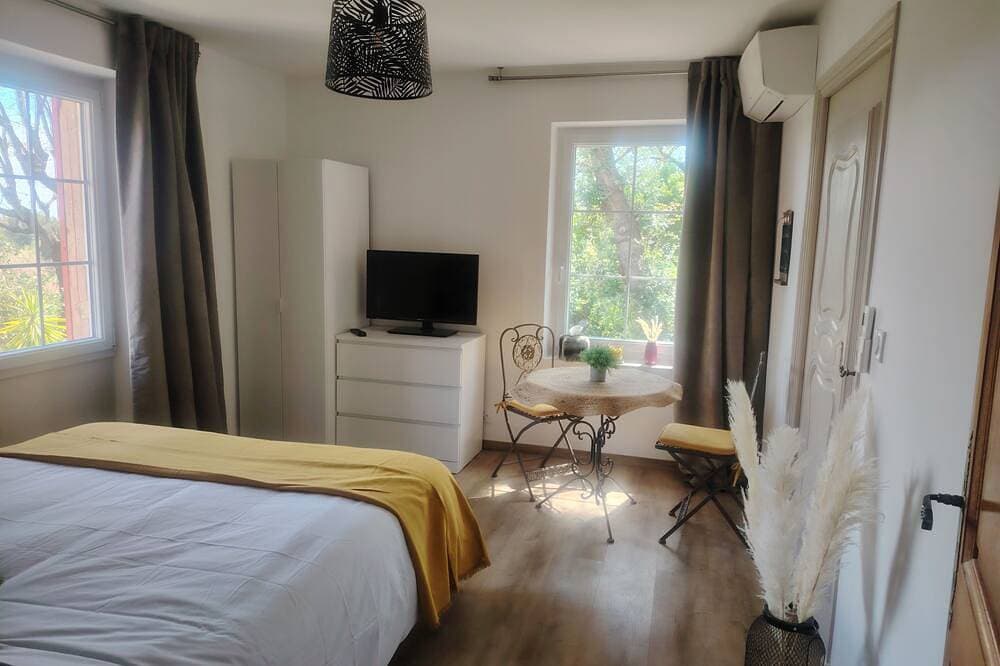 Foto 3 von 18: Domaine des Petites Soeurs 800m from the historic center with 5200m2 of wooded parkland