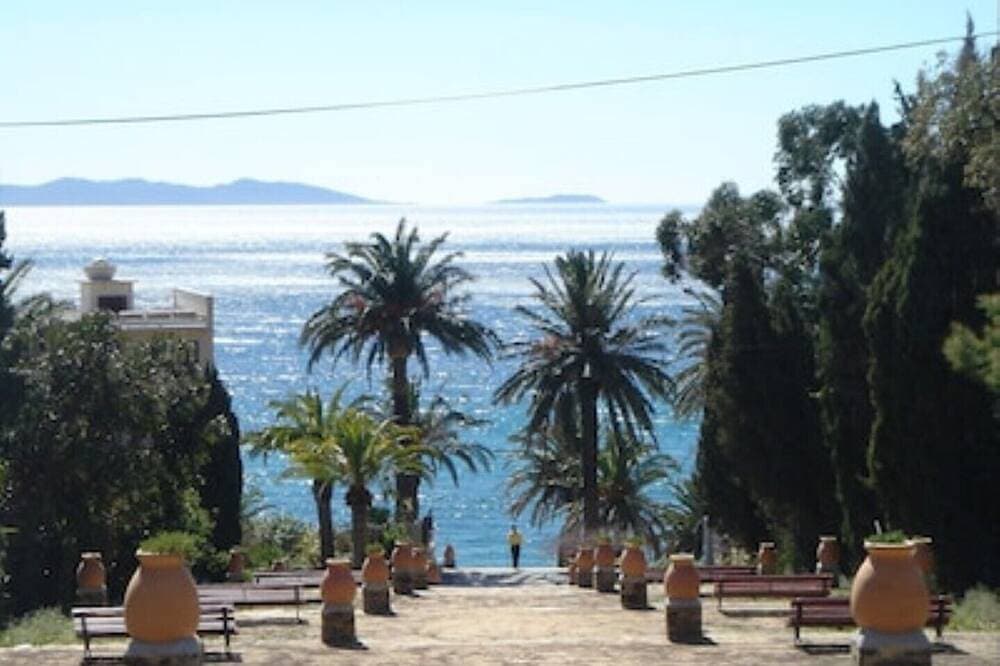 Foto 13 von 30: Villa  Christina - Top Standort für Ausflüge, 3 Pools mit Blick auf die Küste.