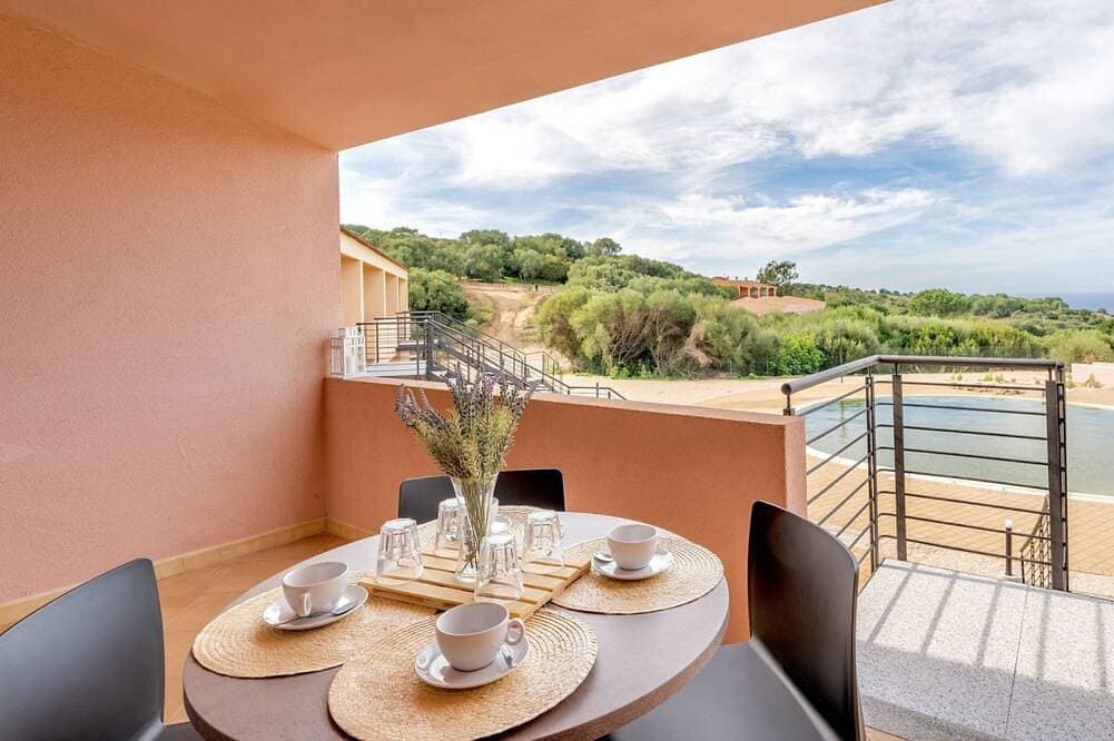 Two-room apartment of approximately 28 m2, located on the ground floor or first floor with sea view,... 1