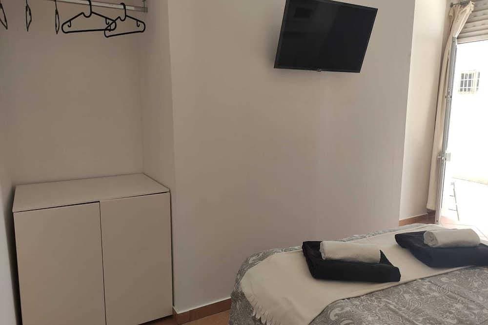 Foto 3 von 19: Ground floor independent studio in historic center, 200 m from the sea