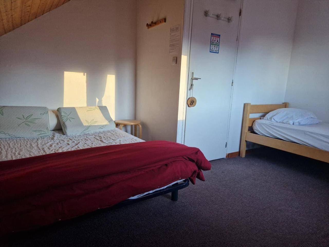 Foto 6 von 12: Triple Room with Shared Bathroom