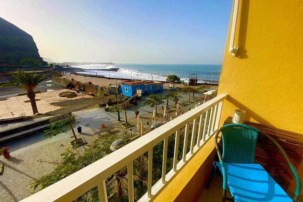 Casa Del Mar, sunny frontline seaview appartment, right at the beach! 1