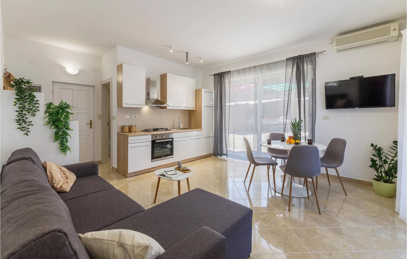 Foto 4 von 35: Charmantes Apartment mit Terrasse, WLAN und Parkplatz in der Nähe des Strandes Havajka
