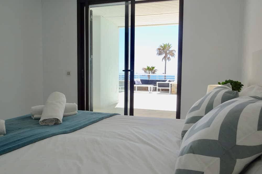Foto 2 von 30: Neu Casares del Mar.  Spektakuläre Wohnung in erster Linie. 80m2 Terrasse