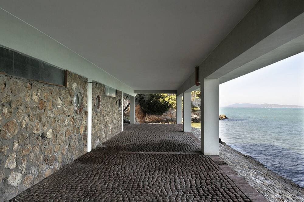Foto 13 von 25: Die Villa befindet sich über dem Meer, direkter Zugang zum Meer mit einem herrlichen Blick gelegen