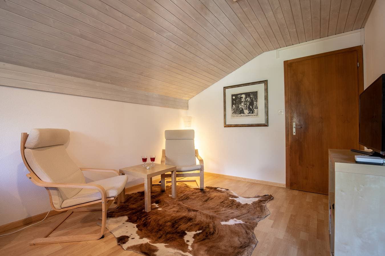 Foto 2 von 20: Chasa Buorcha: Renovierte, aussergewöhnliche 1.5-Zimmer-Dachwohnung mit grossem Panorama-Balkon