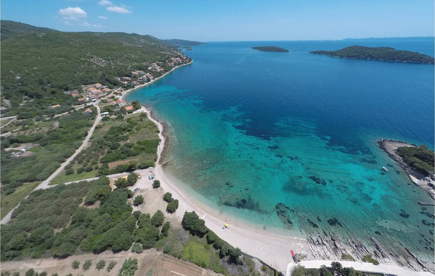 Foto 2 von 44: Gemütliche Unterkunft am Meer mit Pool, Terrasse und direktem Zugang zum Strand