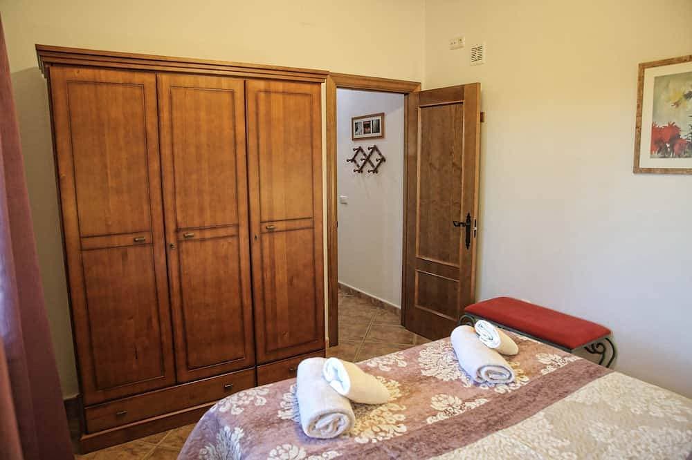 Foto 3 von 30: Private villa, surrounded by orange trees, with swimming pool, 10 minutes from the center.