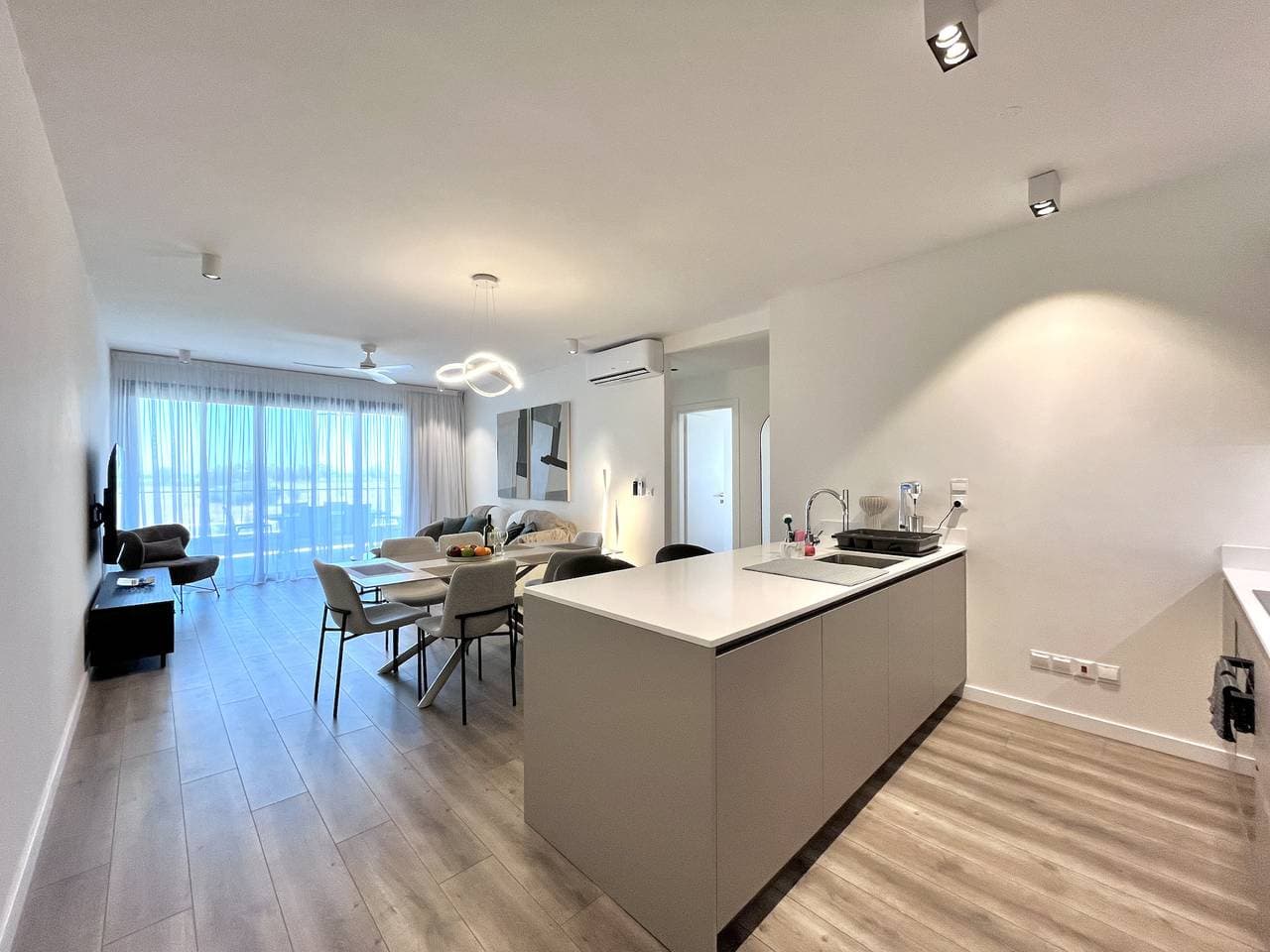 Foto 12 von 68: 57 Lim - Stay Sunset Gardens Apartment