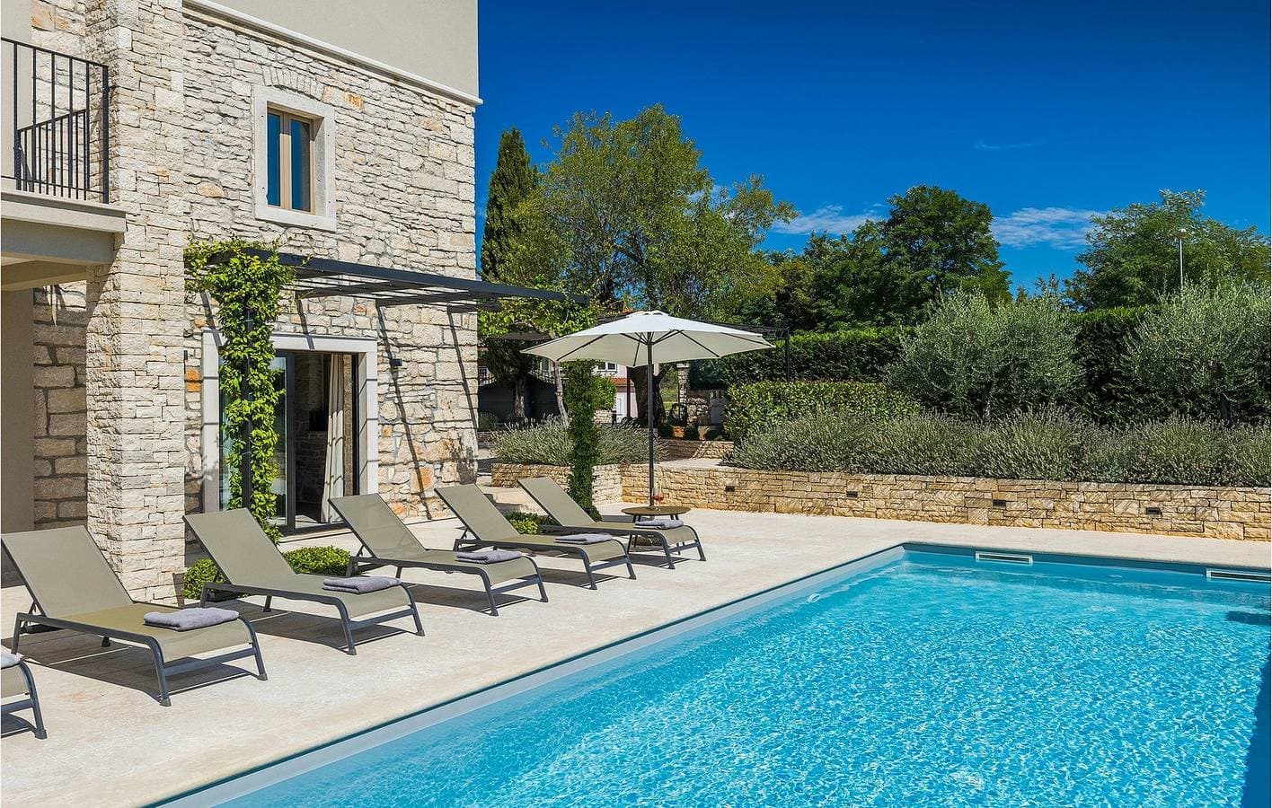 Foto 12 von 61: Reizende 2-Zimmer-Wohnung mit Pool, in Küstennähe und in der Nähe von Restaurants