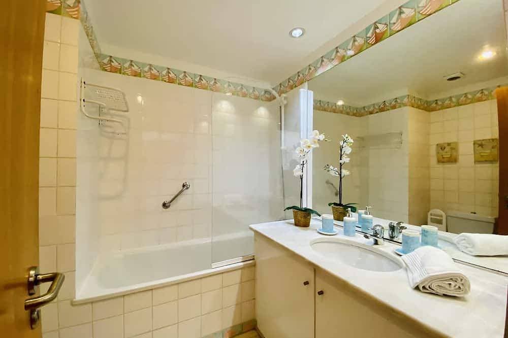 Foto 4 von 11: Exquisite 1-Zimmer-Wohnung in Lagos Marina mit Pool