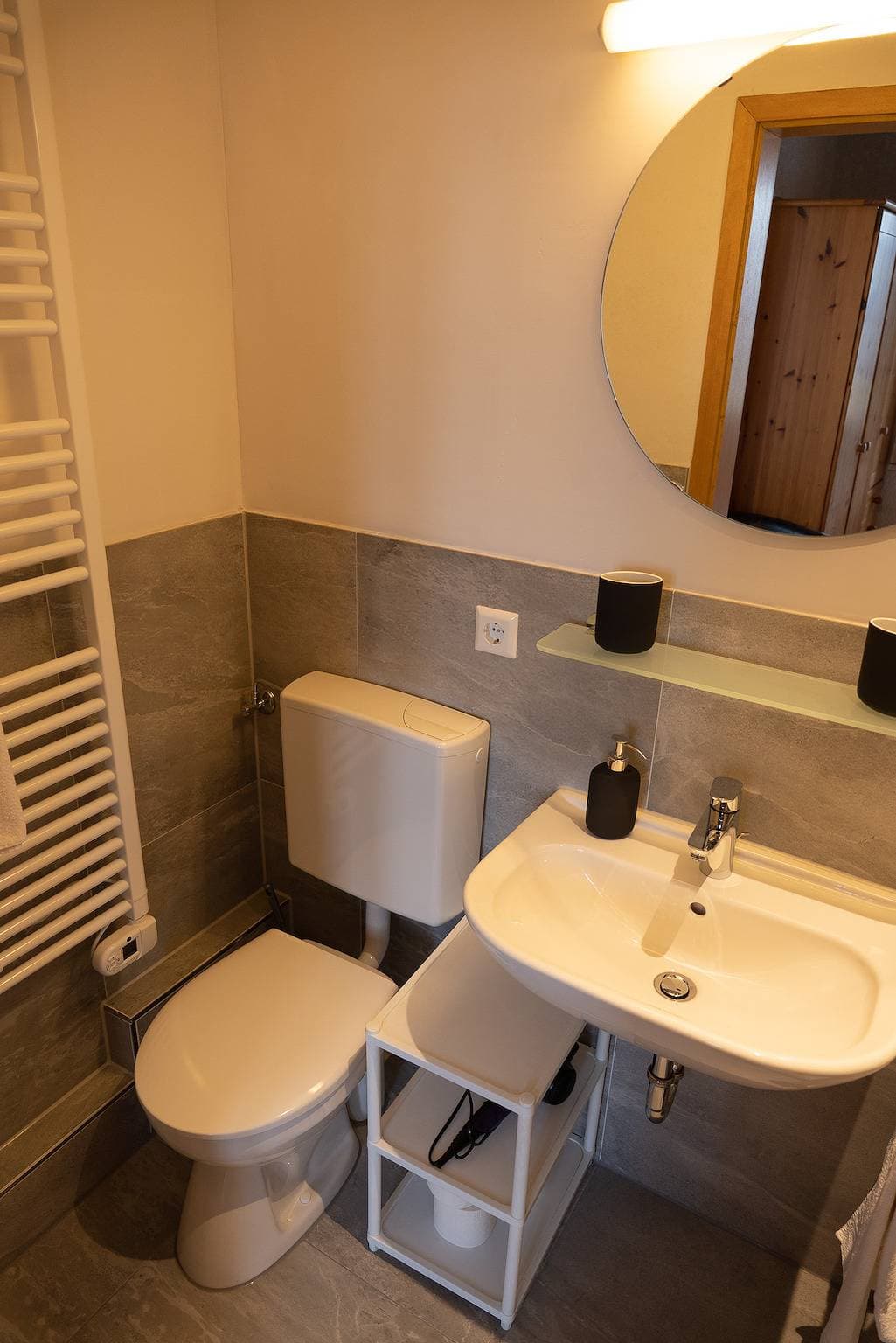 Foto 11 von 13: Gästehaus Kaltenbach - Doppelzimmer mit Dusche und Wc