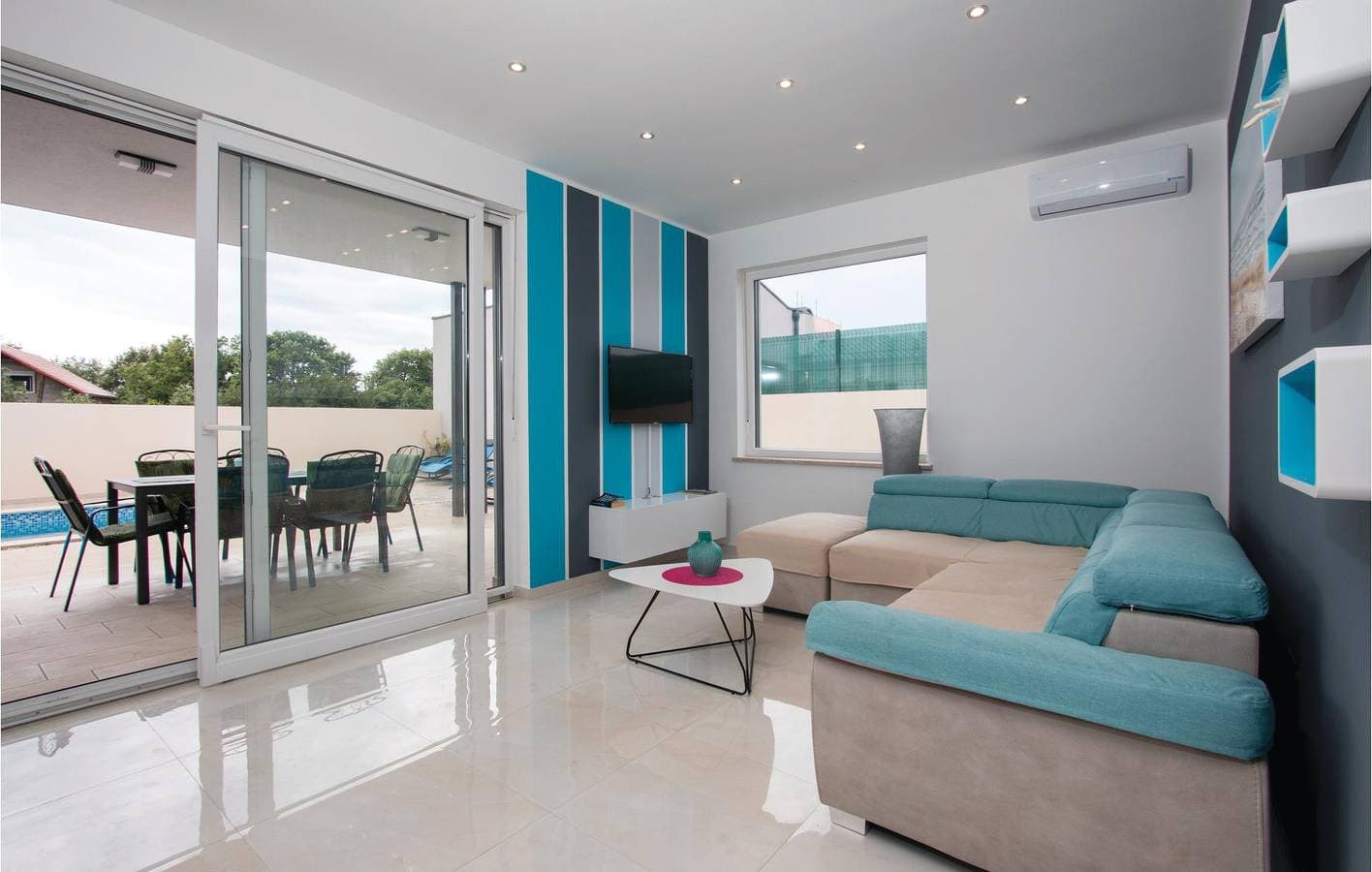 Foto 10 von 25: Geräumige 2-Zimmer-Wohnung mit Pool, Parkplatz und Strand in der Nähe