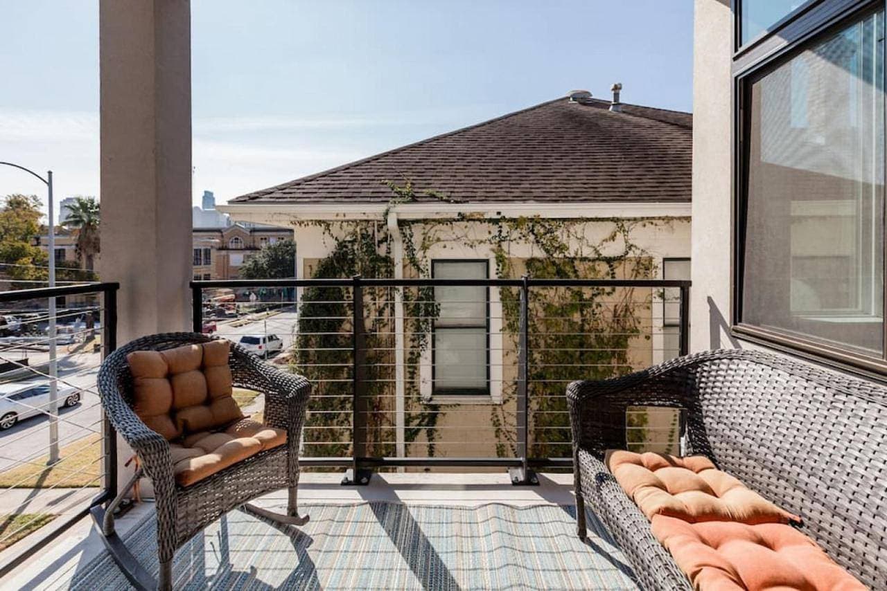 Capitol View Condos by One Fine Bnb - Paramount 1
