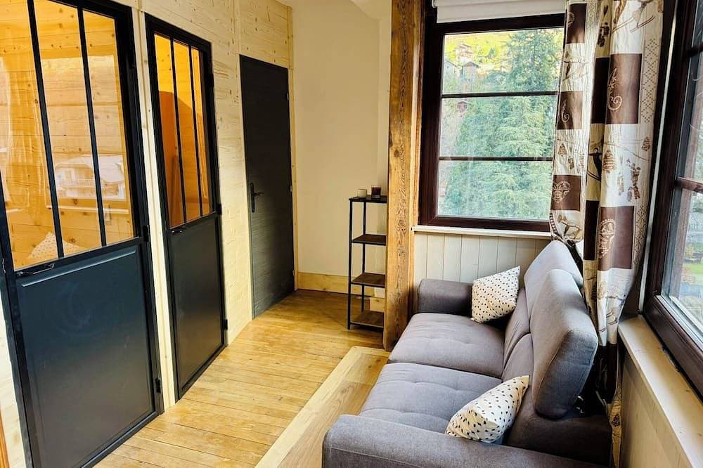 Apartment with two small bedrooms and a separate kitchen near the spa 1