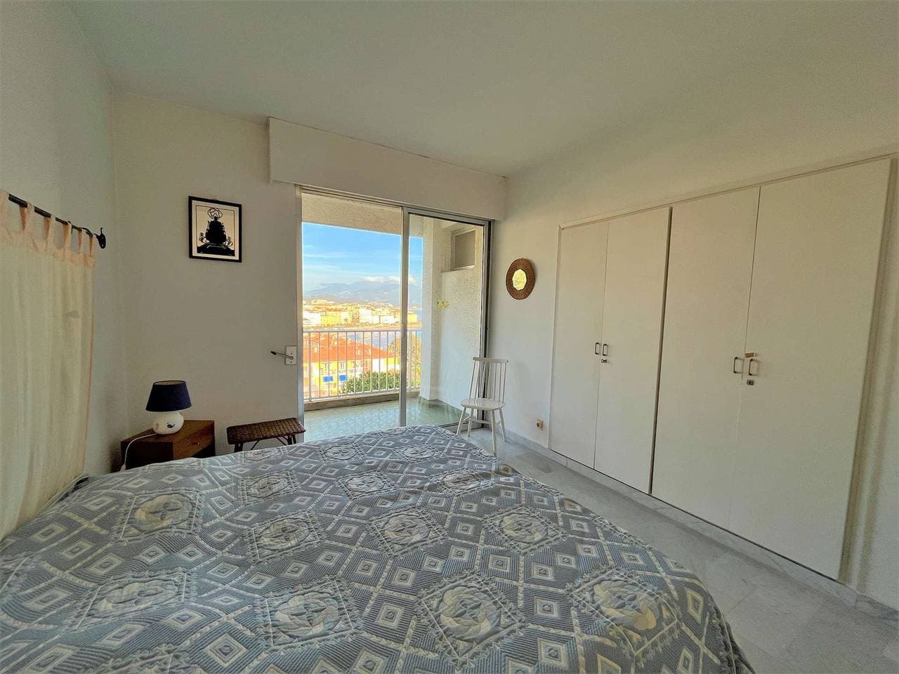 Foto 13 von 25: Geräumige 4-Zimmer-Wohnung mit Terrasse, Klimaanlage und Parkplatz in Ajaccio
