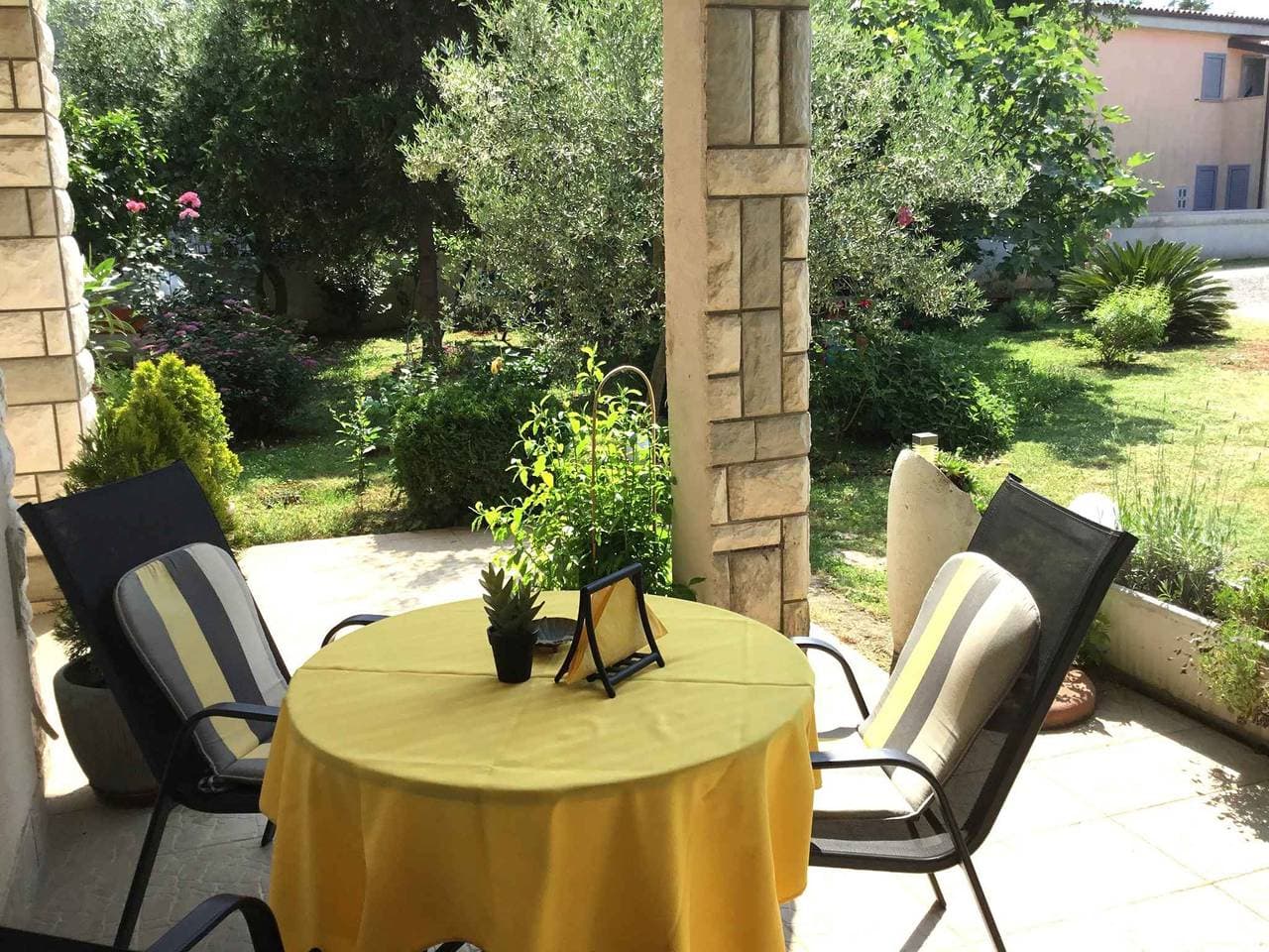 Ferienwohnung mit Sat-TV und Garten 1
