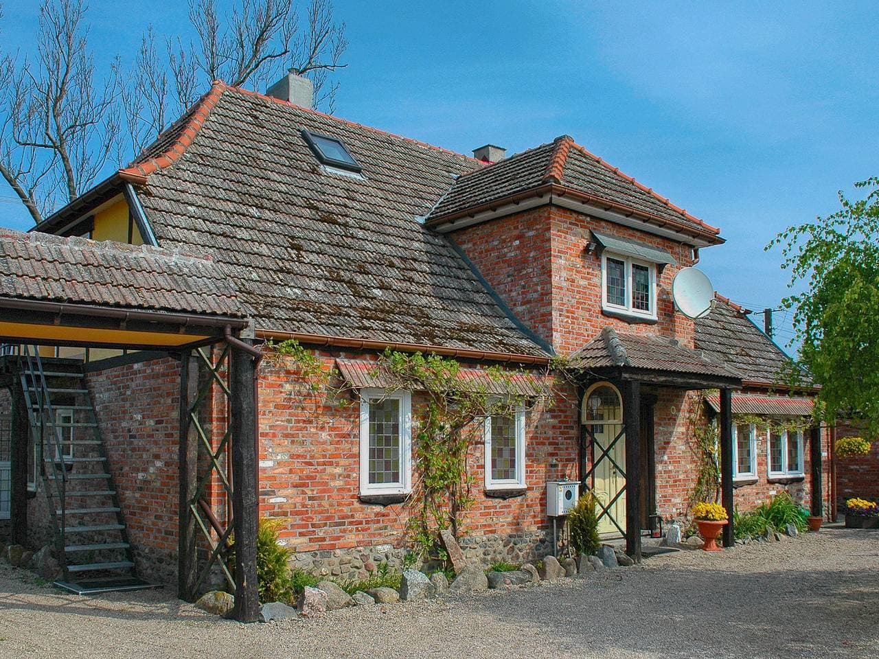 Gemauertes Cottage in Zakrzewo mit Garten und Spielplatz 1